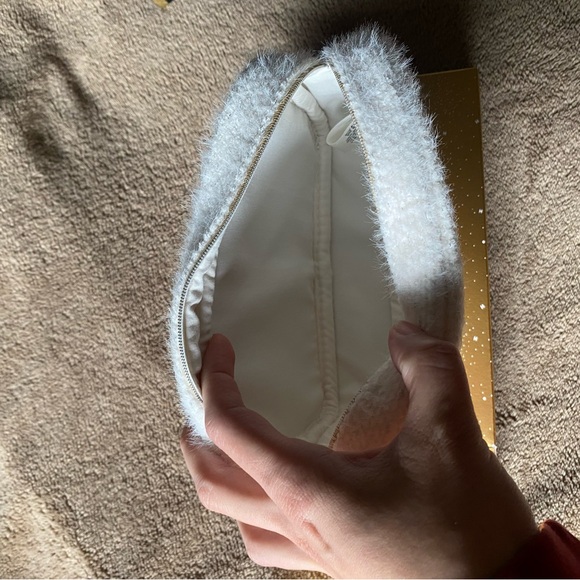 Chanel cosmetic bag - Picture 6 of 7